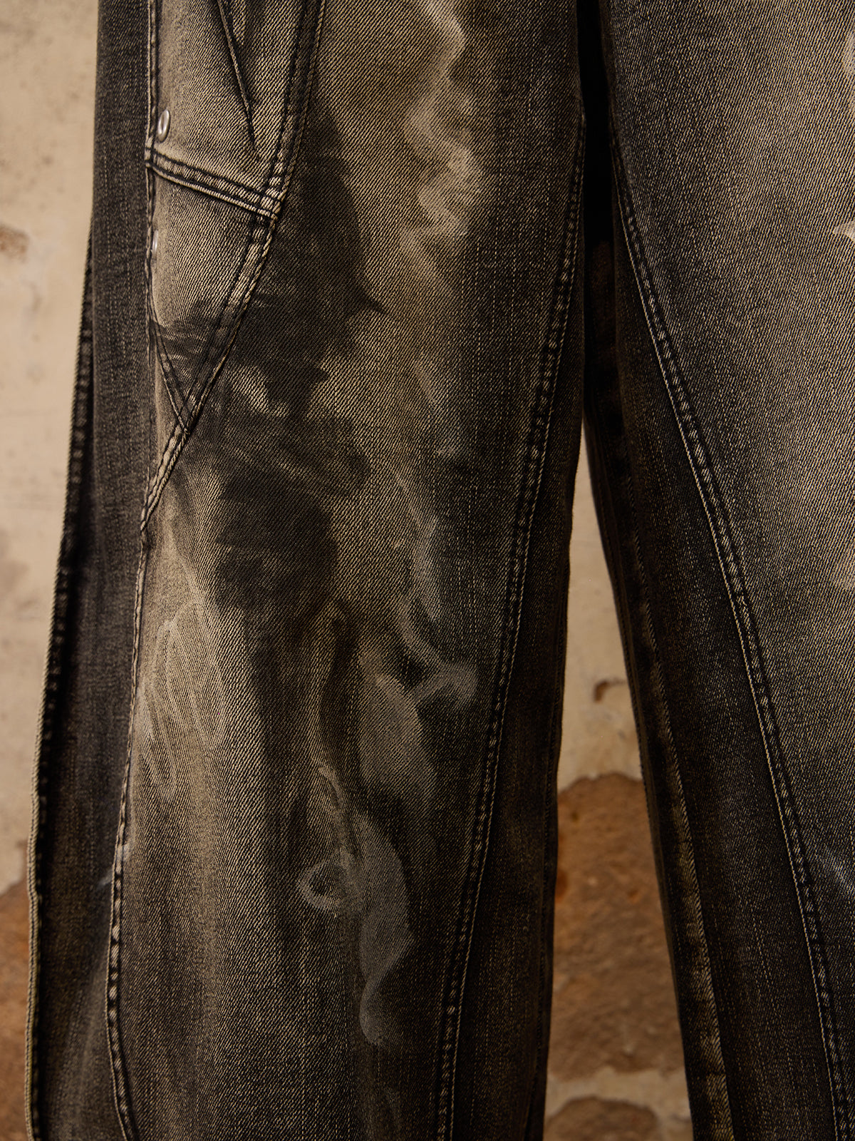 Graffiti Contour Jeans